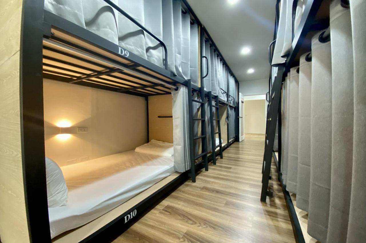 Forgotten Hostel Silom Bangkok Bagian luar foto