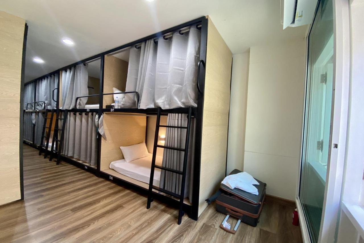Forgotten Hostel Silom Bangkok Bagian luar foto