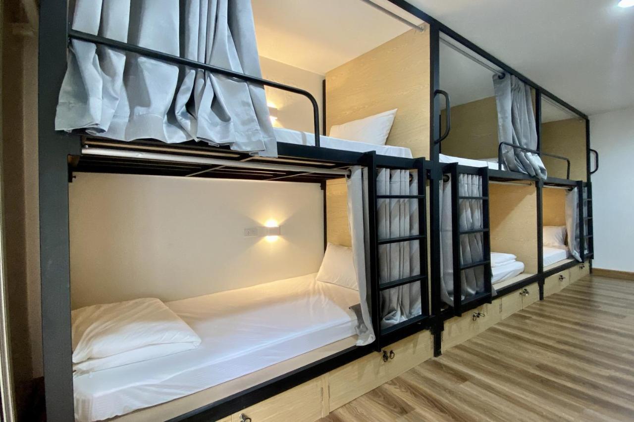 Forgotten Hostel Silom Bangkok Bagian luar foto