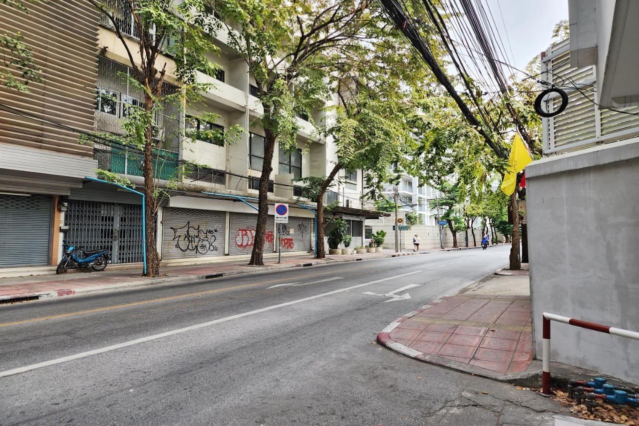 Forgotten Hostel Silom Bangkok Bagian luar foto