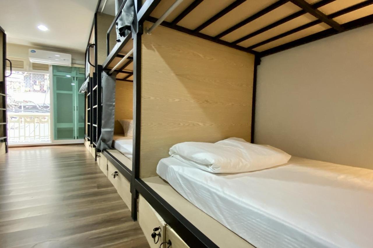 Forgotten Hostel Silom Bangkok Bagian luar foto