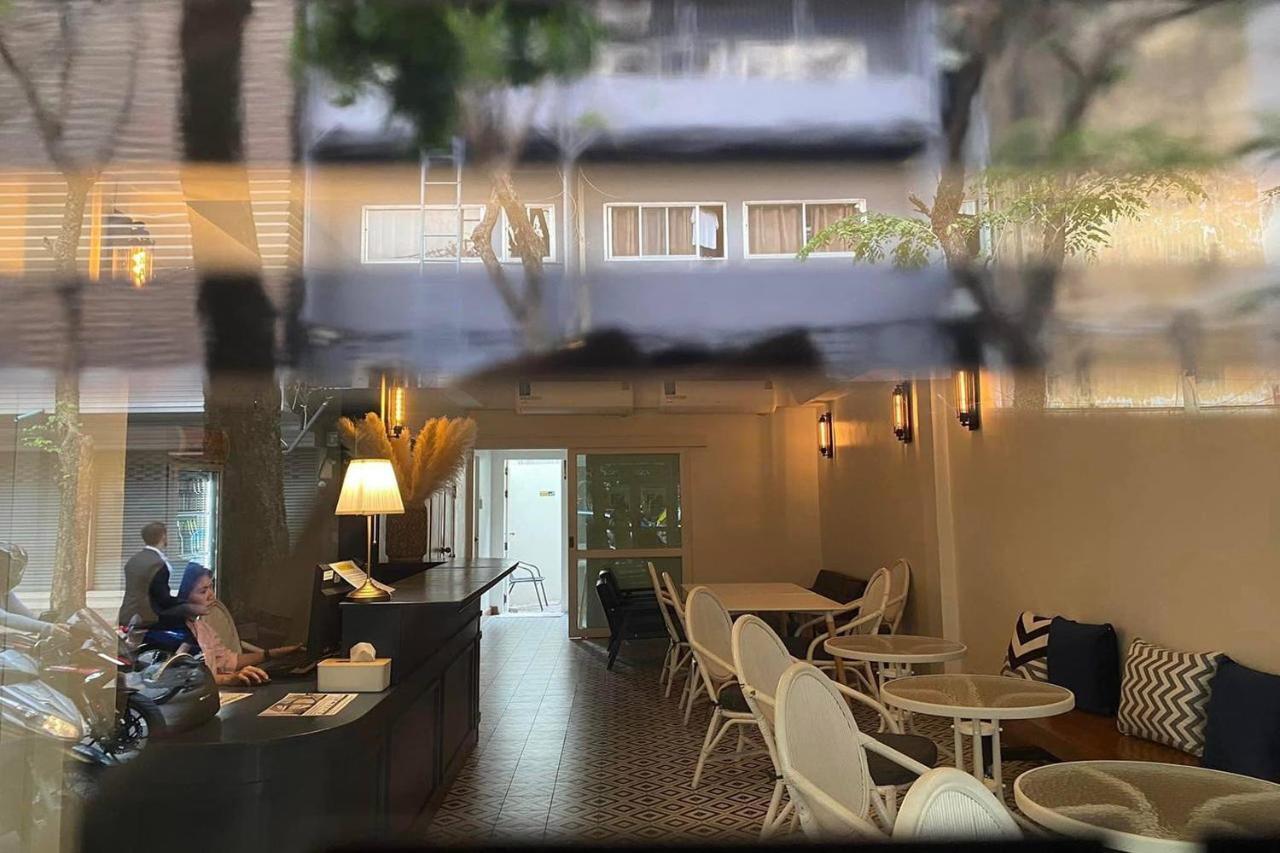 Forgotten Hostel Silom Bangkok Bagian luar foto