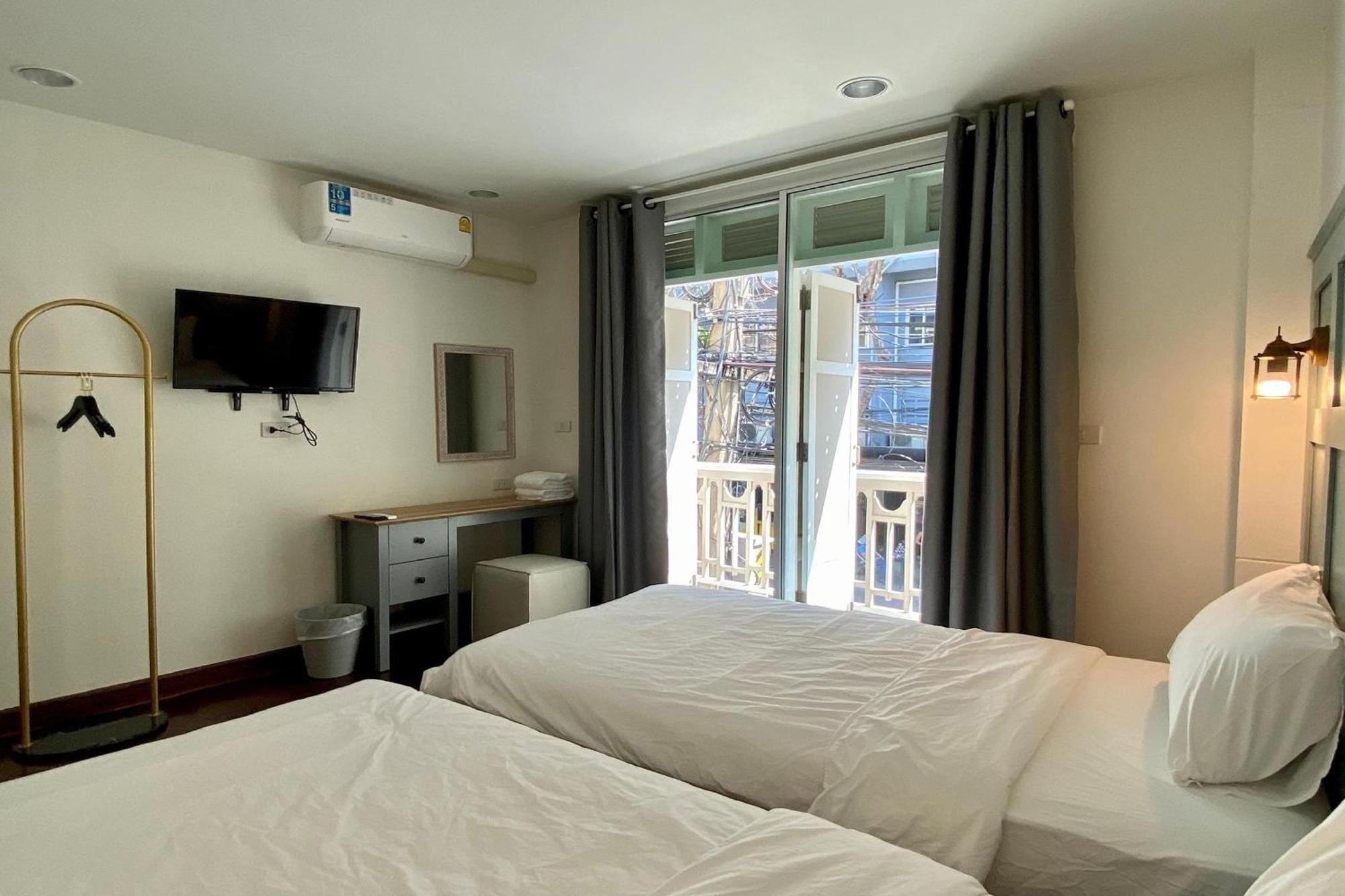 Forgotten Hostel Silom Bangkok Bagian luar foto