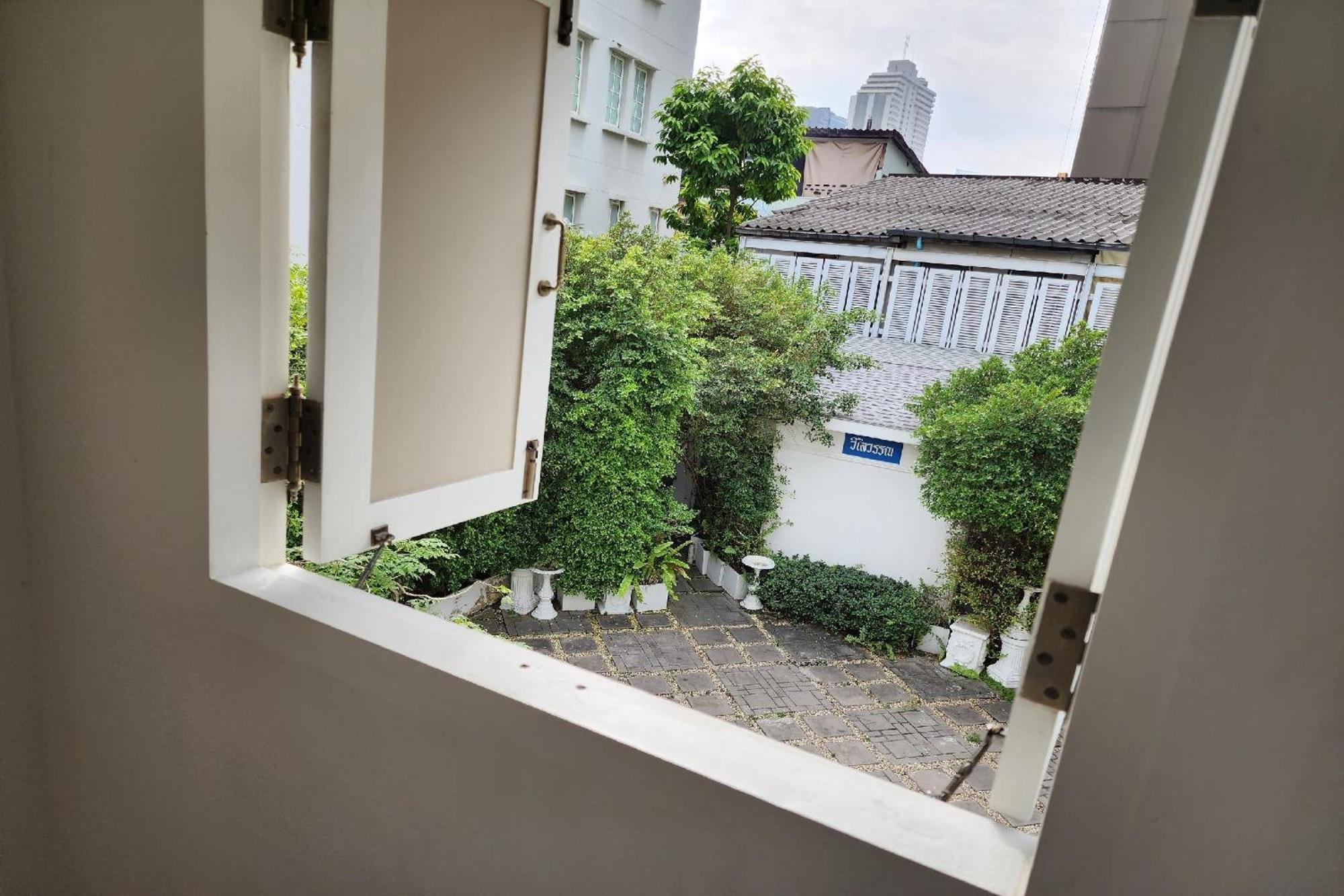 Forgotten Hostel Silom Bangkok Bagian luar foto