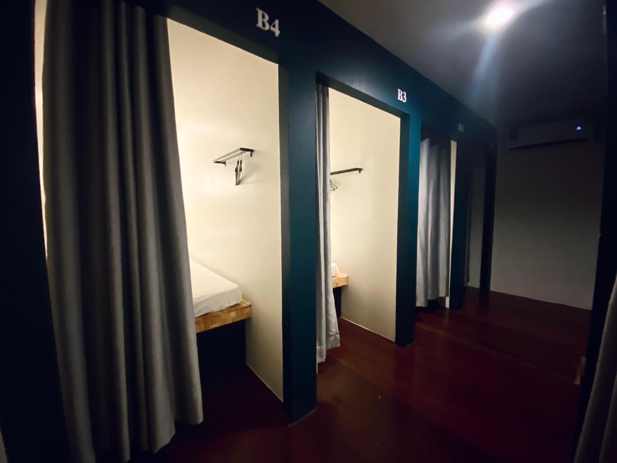 Forgotten Hostel Silom Bangkok Bagian luar foto