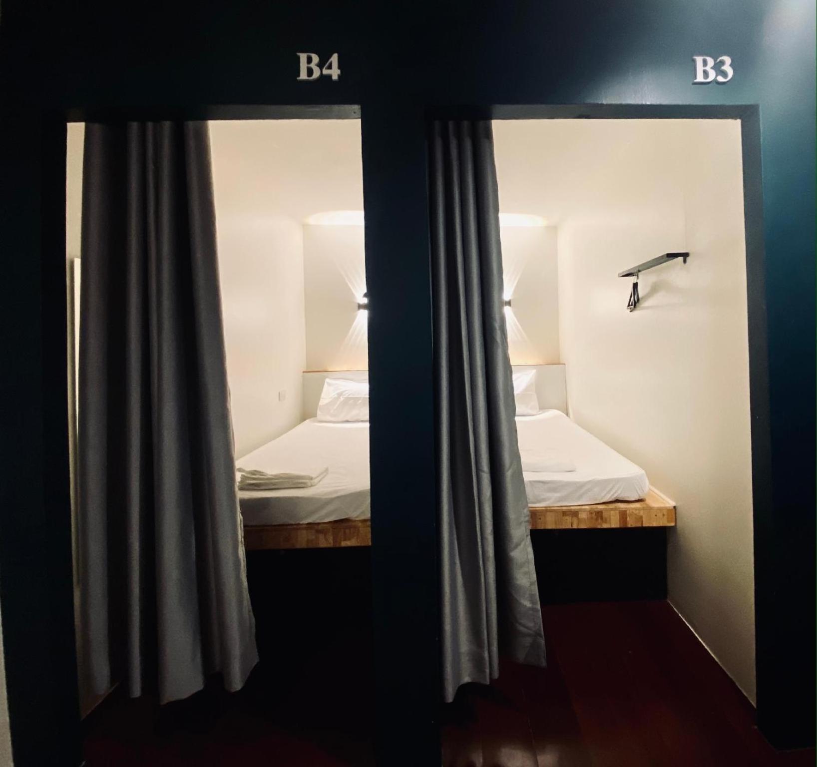 Forgotten Hostel Silom Bangkok Bagian luar foto
