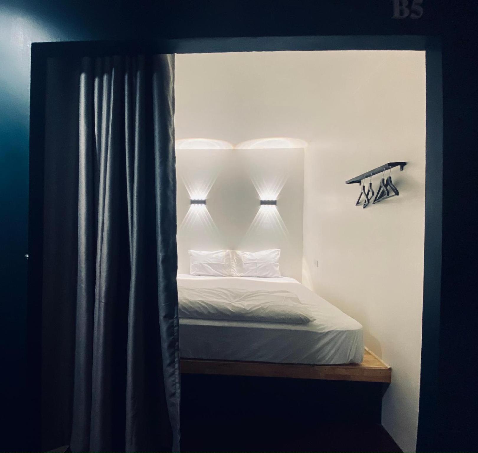 Forgotten Hostel Silom Bangkok Bagian luar foto