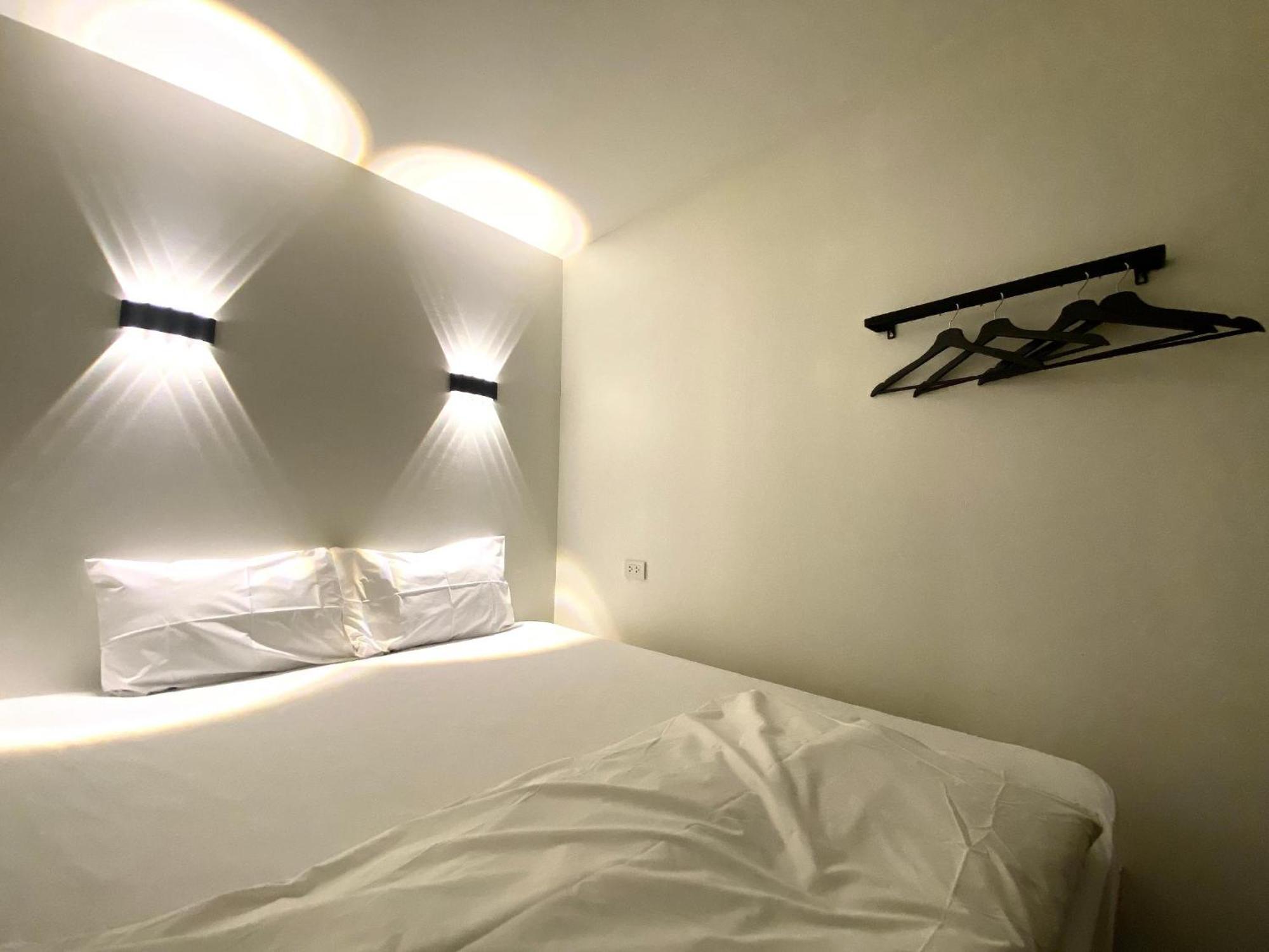 Forgotten Hostel Silom Bangkok Bagian luar foto